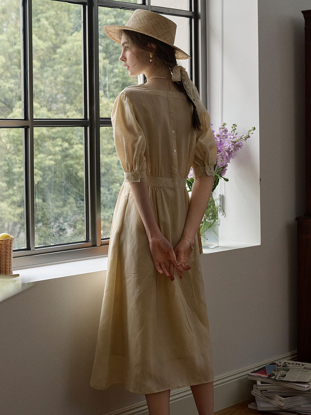 Heidi V領刺繡蕾絲泡泡袖洋裝