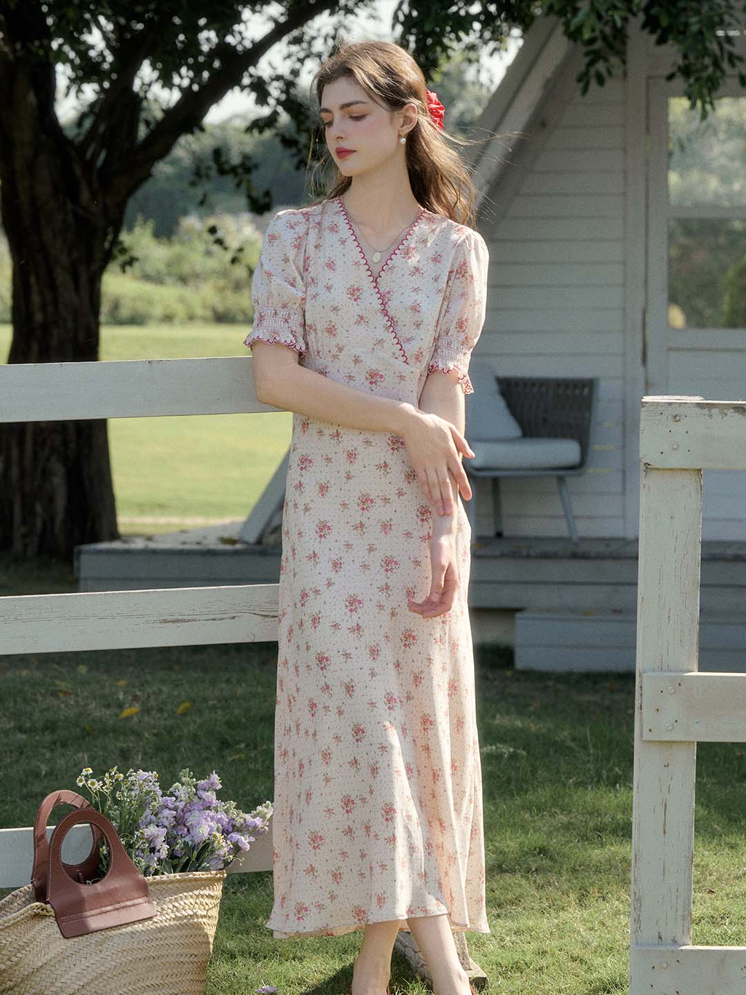 Thea 玫瑰波點印花V領泡泡袖洋裝
