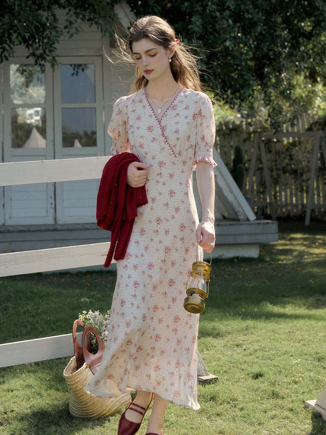 Thea 玫瑰波點印花V領泡泡袖洋裝