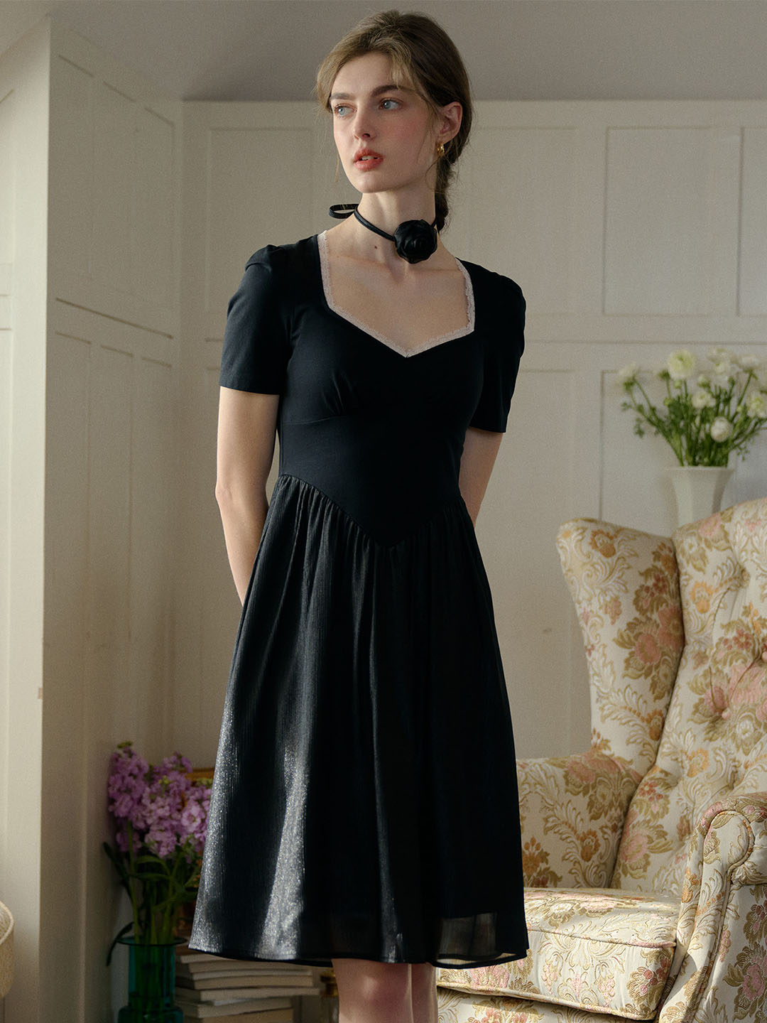 Viviana 拼色蕾絲拼接心型領洋裝(無玫瑰Choker)