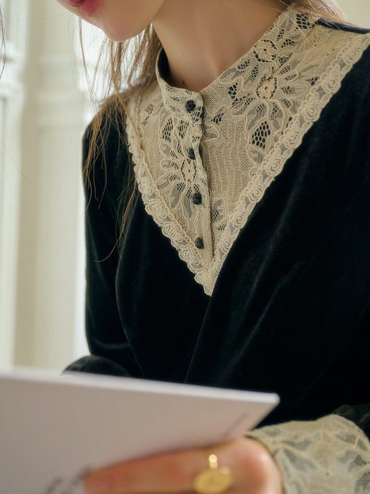 Gigi 圓領蕾絲天鵝絨上衣