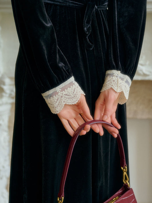 Kristen V領蕾絲天鵝絨洋裝