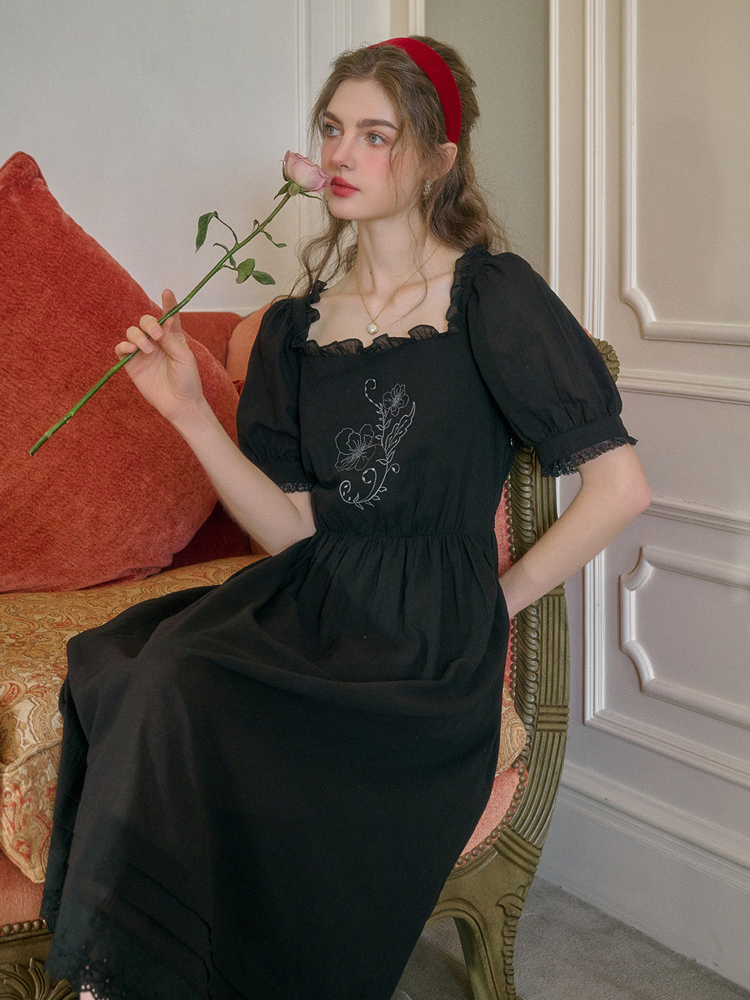 Rina 方領刺繡洋裝