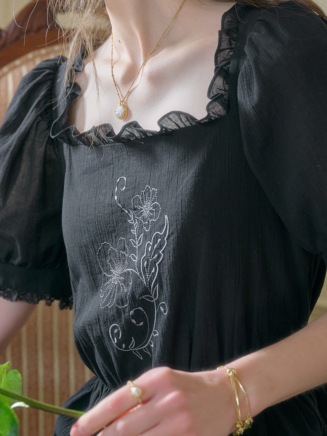 Rina 方領刺繡洋裝