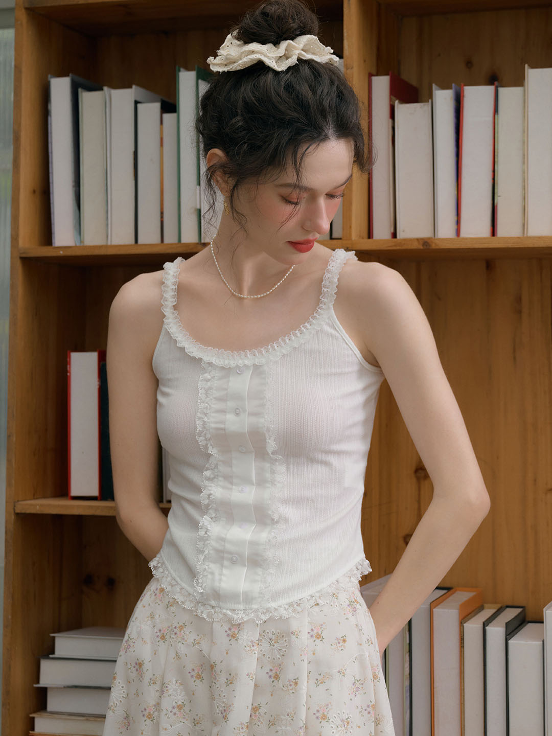 Briella 甜美蕾絲圓領吊帶上衣