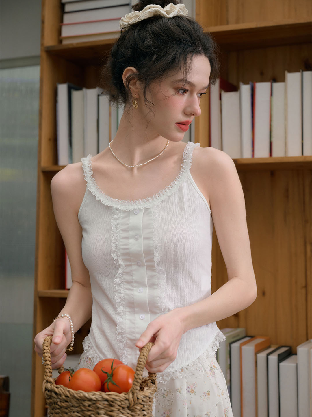 Briella 甜美蕾絲圓領吊帶上衣