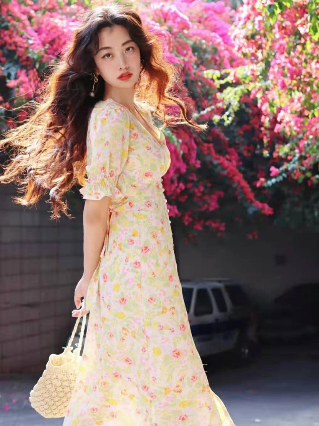 Kora V領杏綠色薔薇印花洋裝