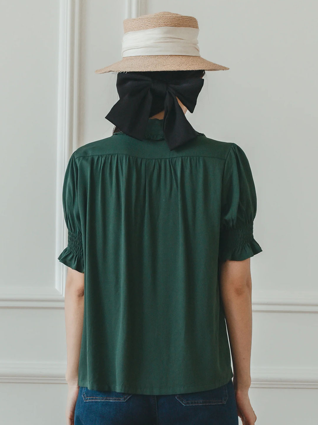Alicia 墨綠色V領彩色刺繡泡泡袖襯衫