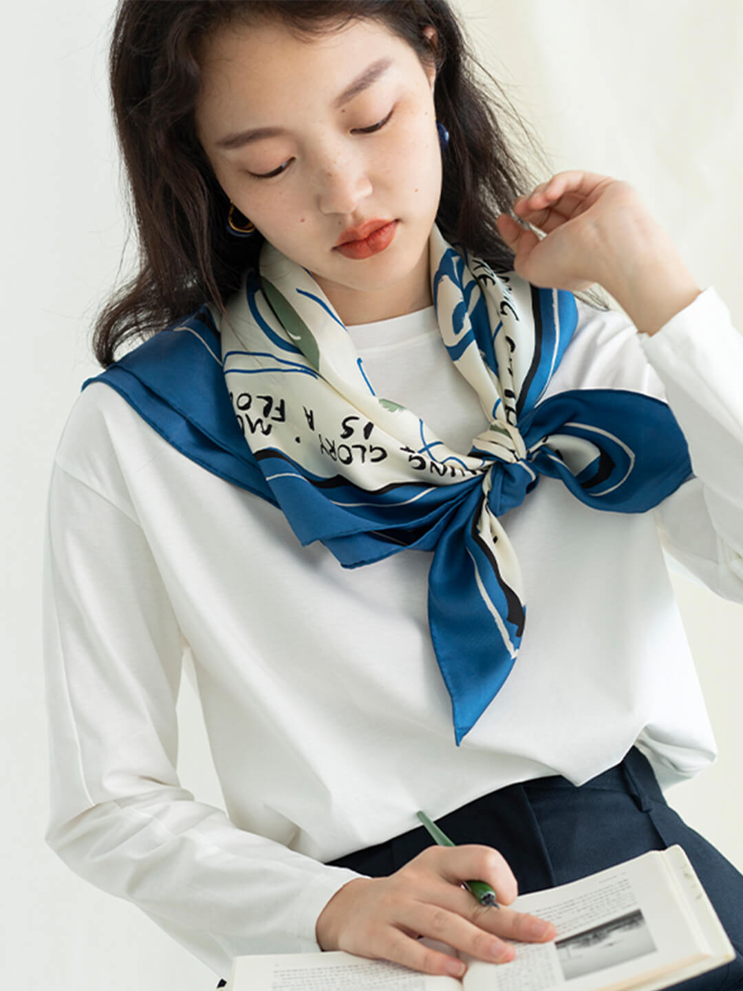 Chowxiaodou 原創彩虹女孩真絲斜紋綢方形絲巾