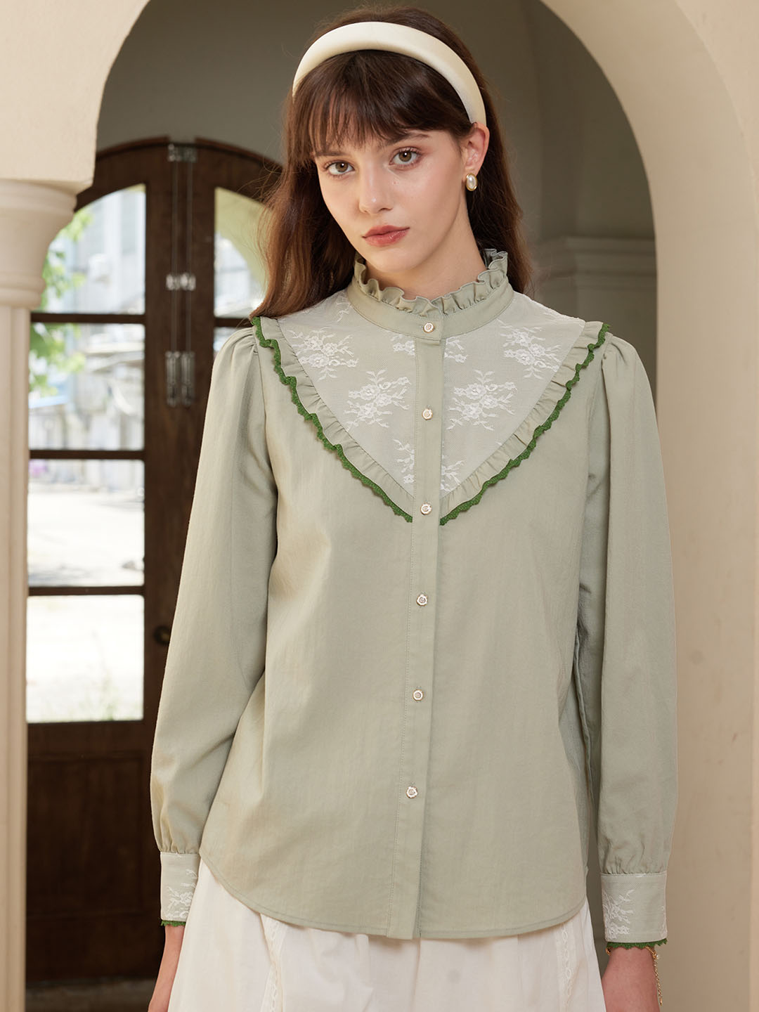 Vida 撞色木耳邊拼接刺繡襯衫