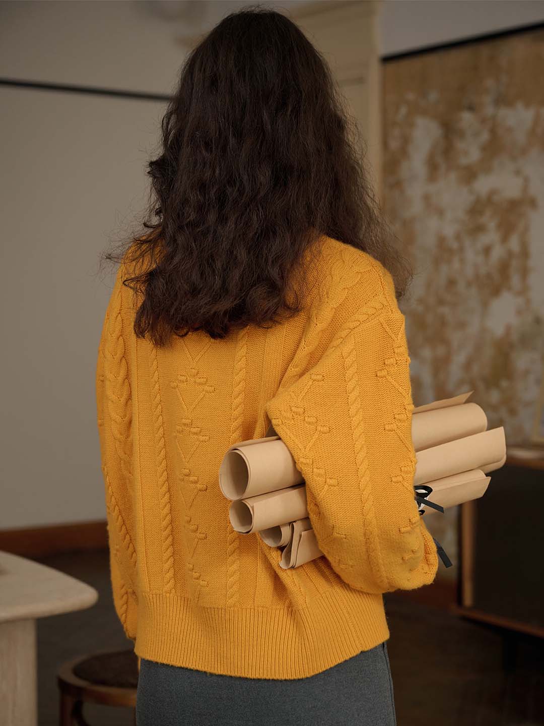 Leah 純色絞花落肩毛衣