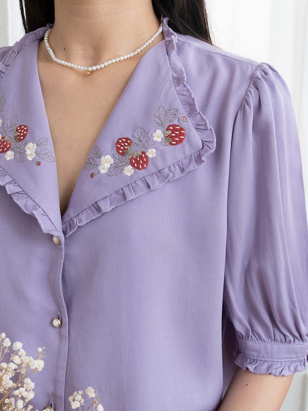 Erin 紫色草莓刺繡翻領襯衫