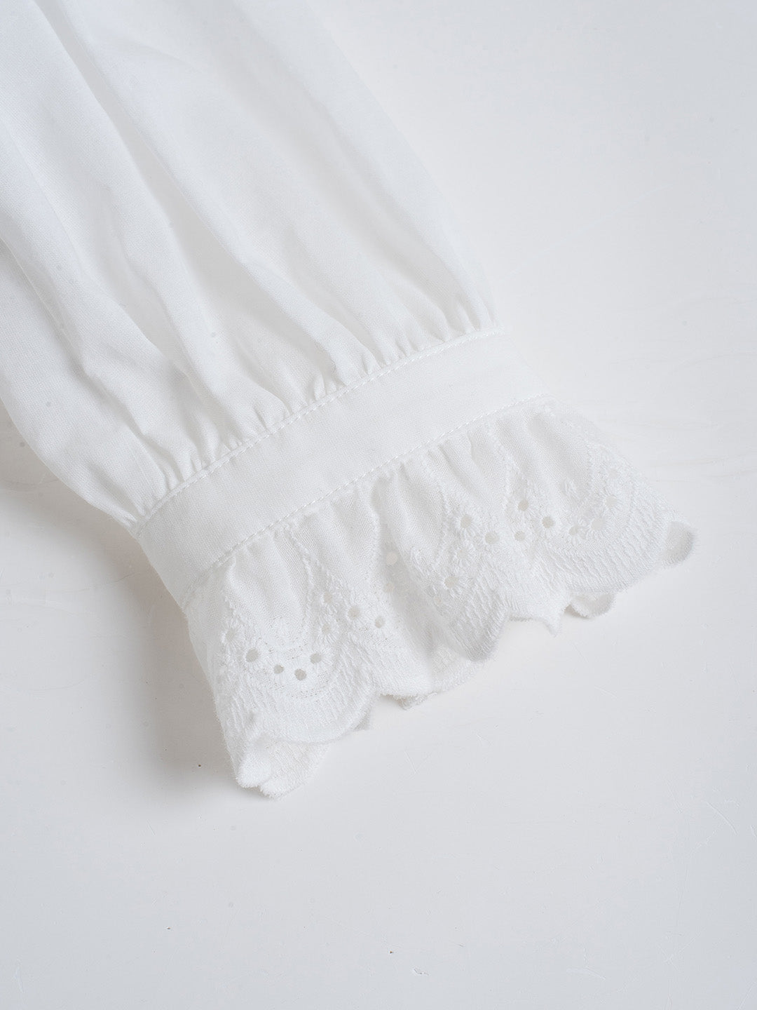 Braelyn 法式複古刺繡花邊拼接襯衫