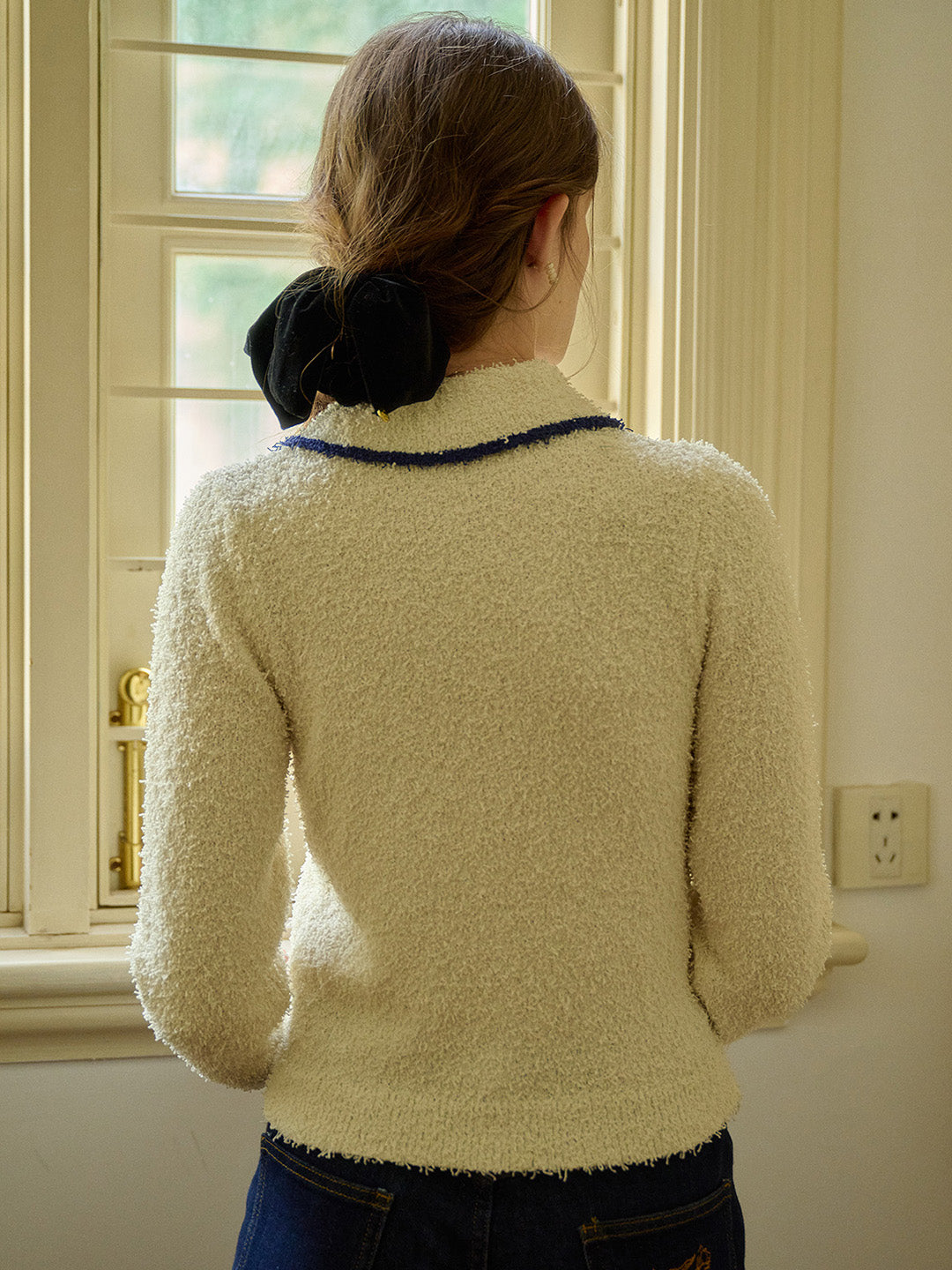 Paige V領撞色蝶結毛衣