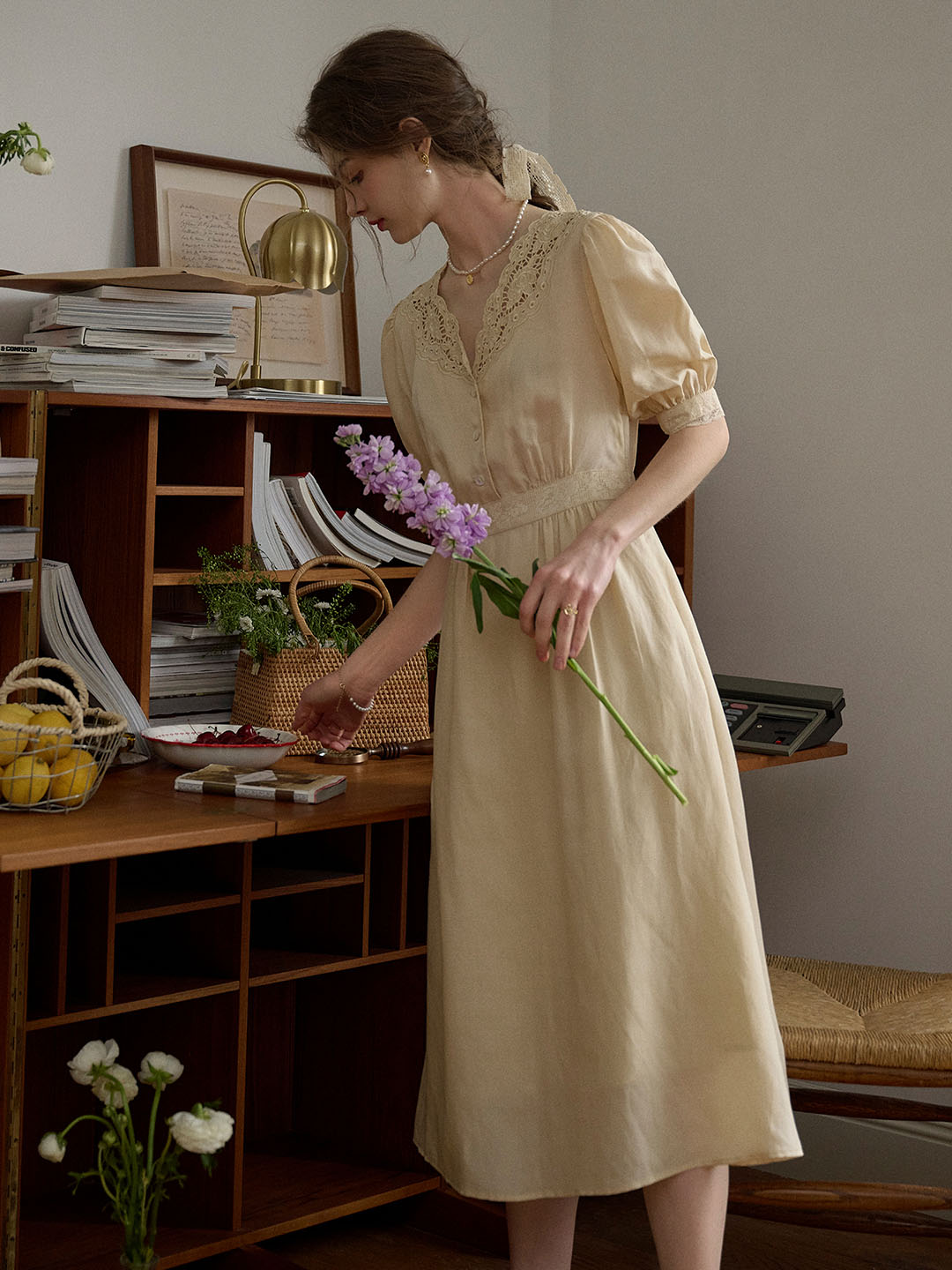 Heidi V領刺繡蕾絲泡泡袖洋裝