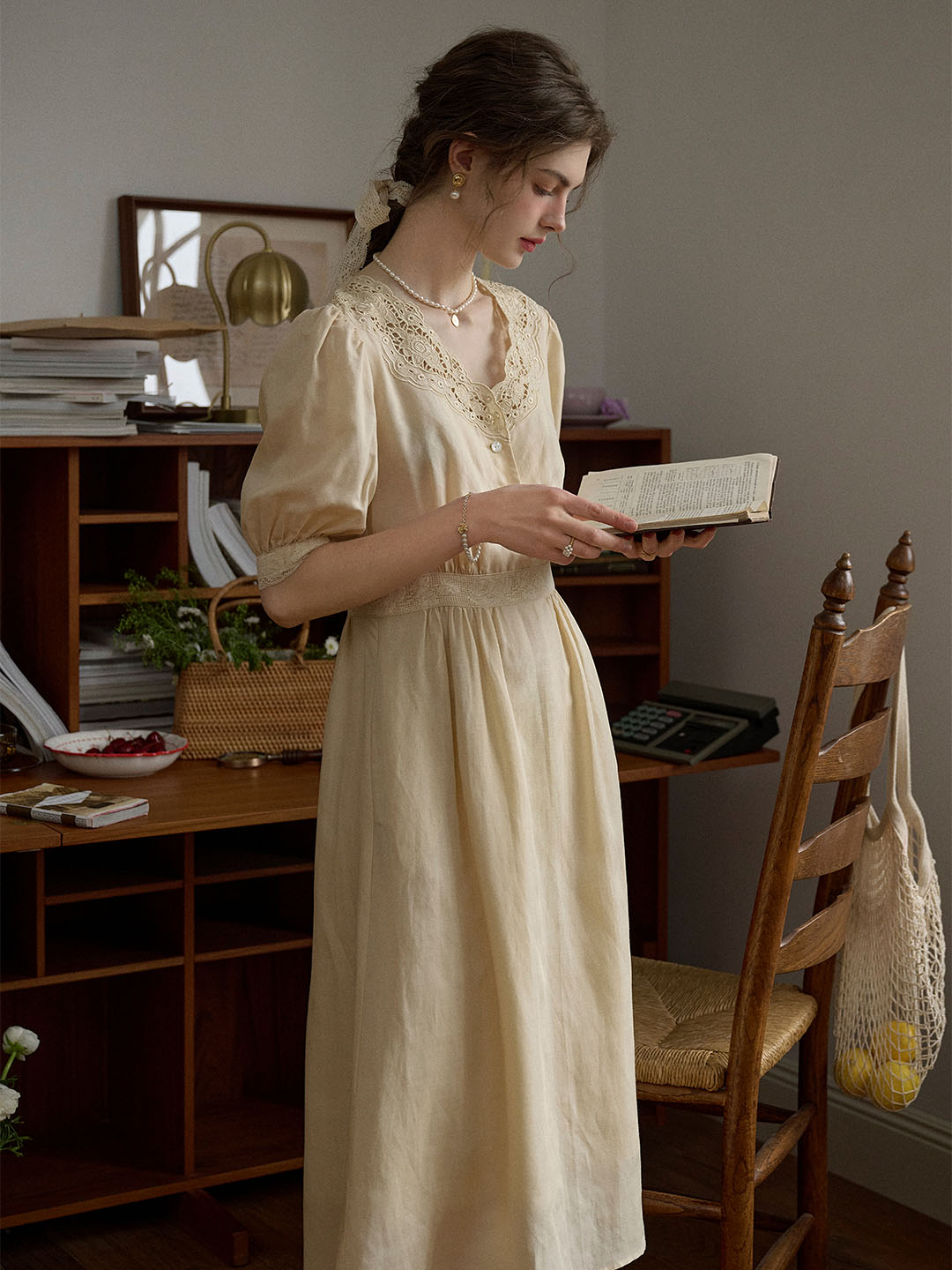 Heidi V領刺繡蕾絲泡泡袖洋裝