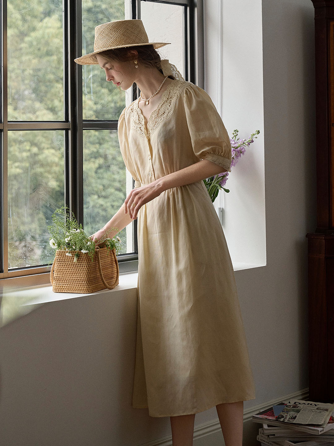 Heidi V領刺繡蕾絲泡泡袖洋裝