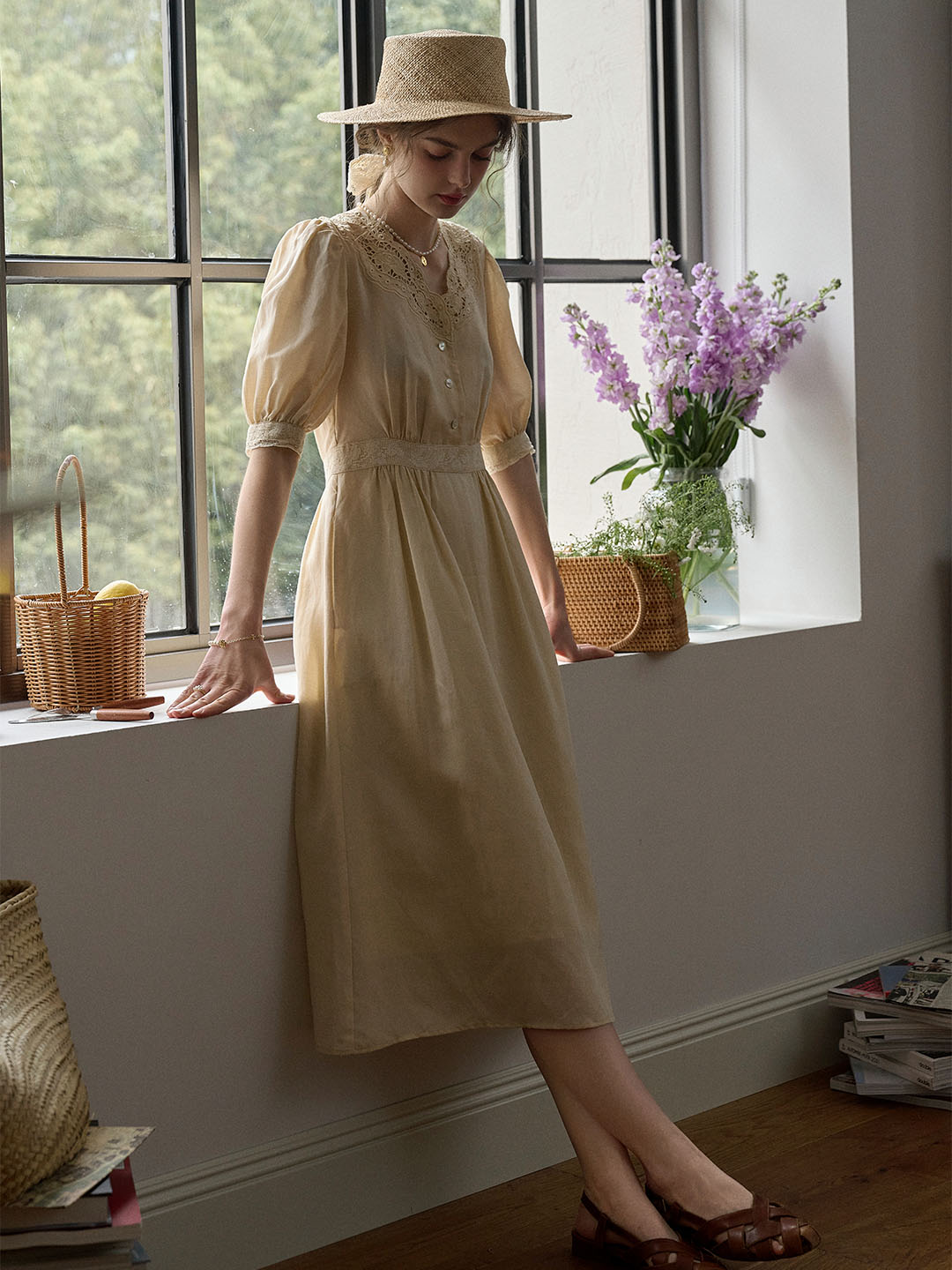 Heidi V領刺繡蕾絲泡泡袖洋裝