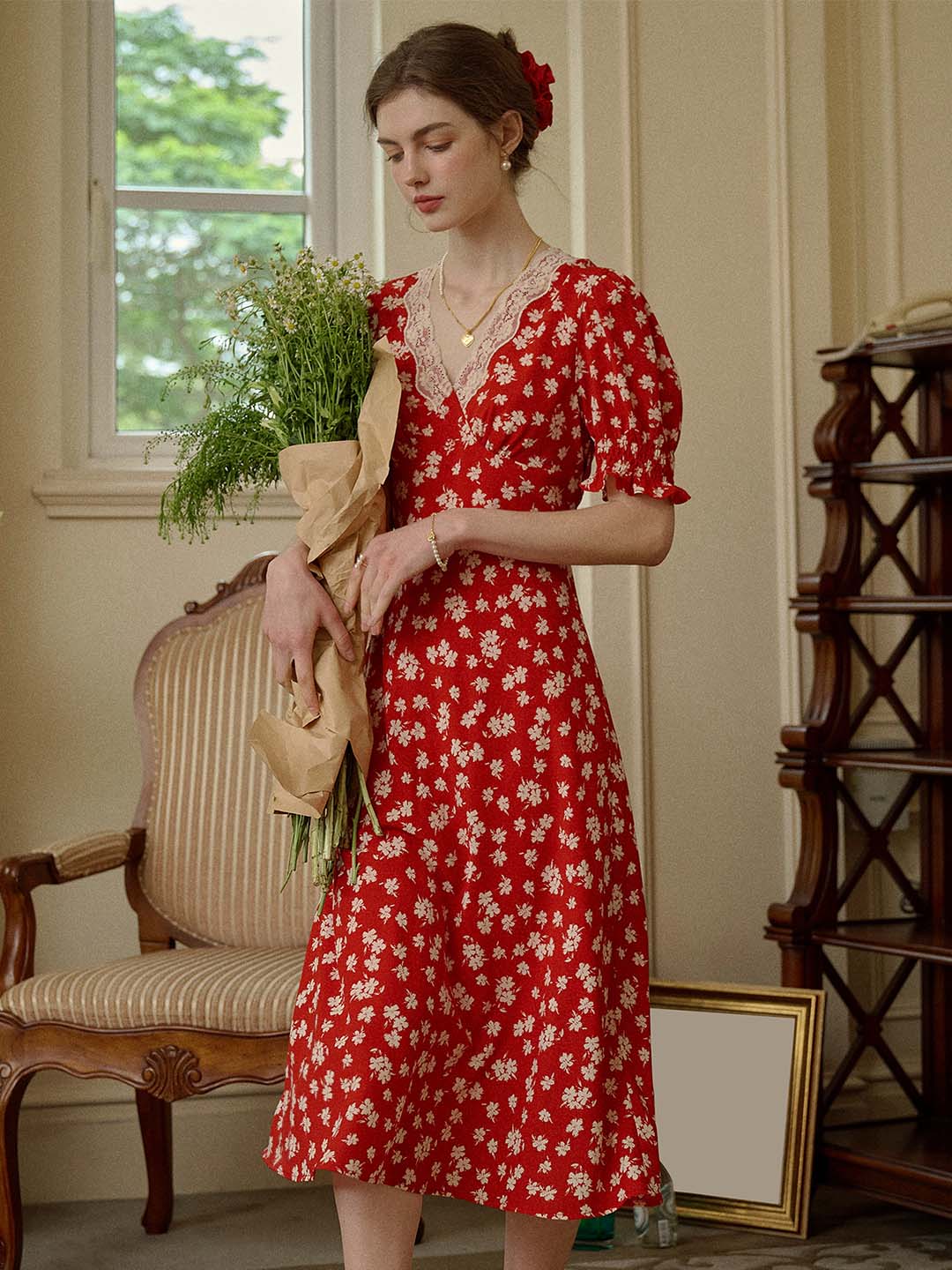 【Final Sale】Stormi Charming V-neck Lace Trimmed Floral Print Dress - Blue