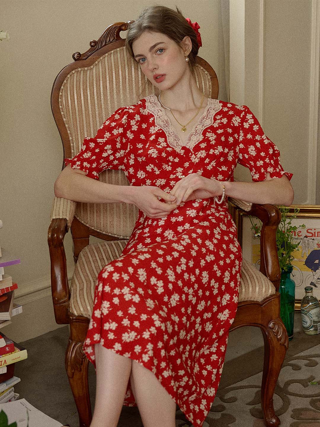 【Final Sale】Stormi Charming V-neck Lace Trimmed Floral Print Dress - Blue