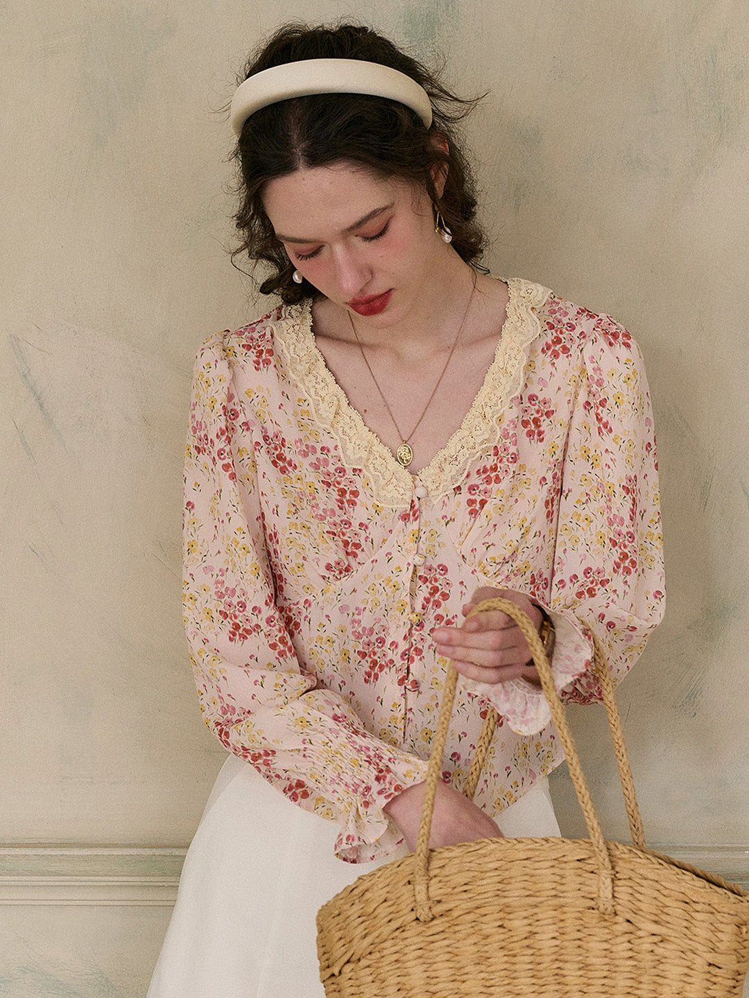 【Final Sale】Laurel V-Neck Floral Blouse - Apricot