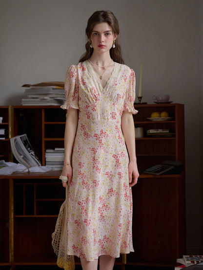 【Final Sale】Stormi Charming V-neck Lace Trimmed Floral Print Dress - Blue
