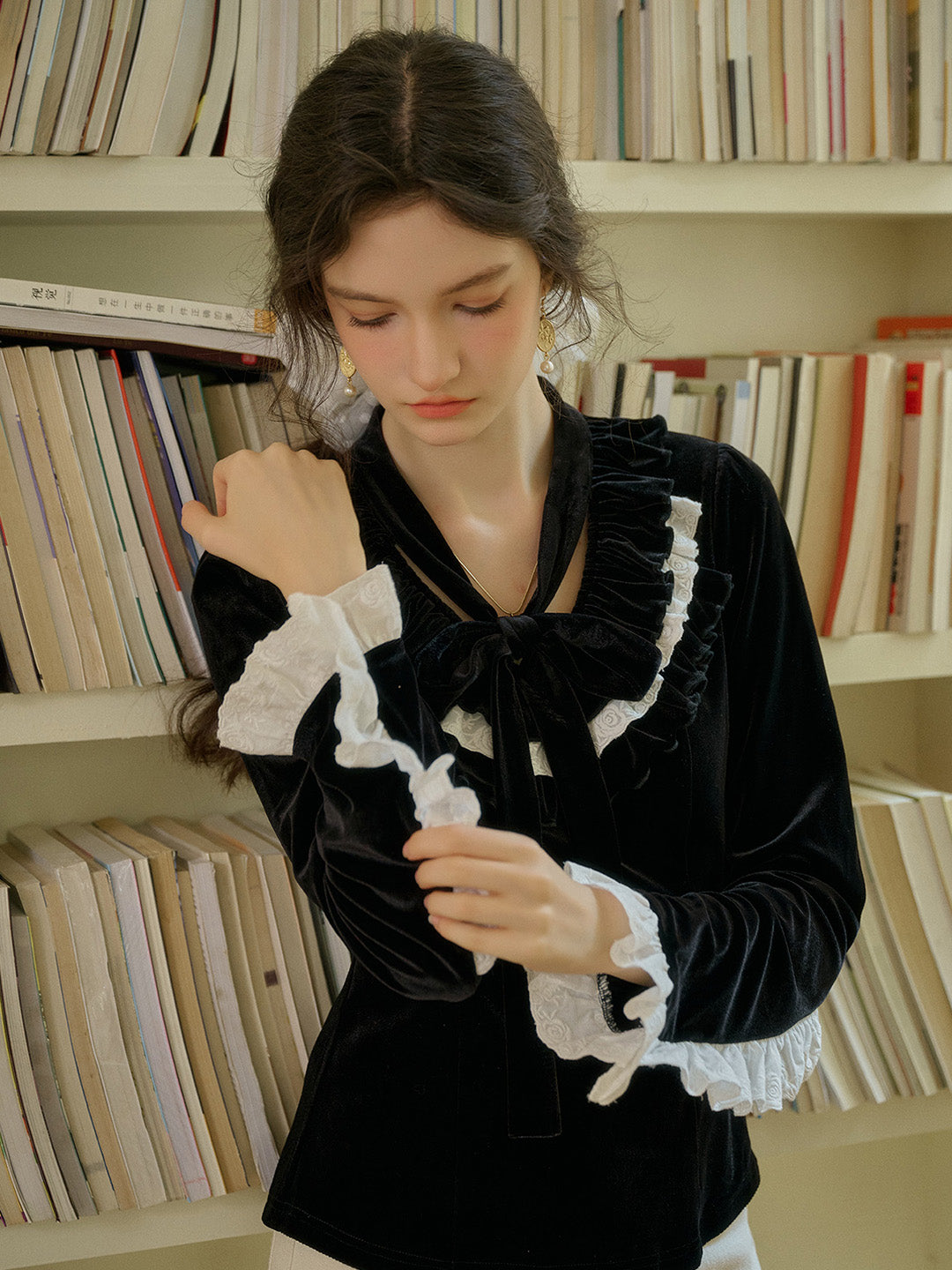 Zinnia 荷葉邊領撞色上衣