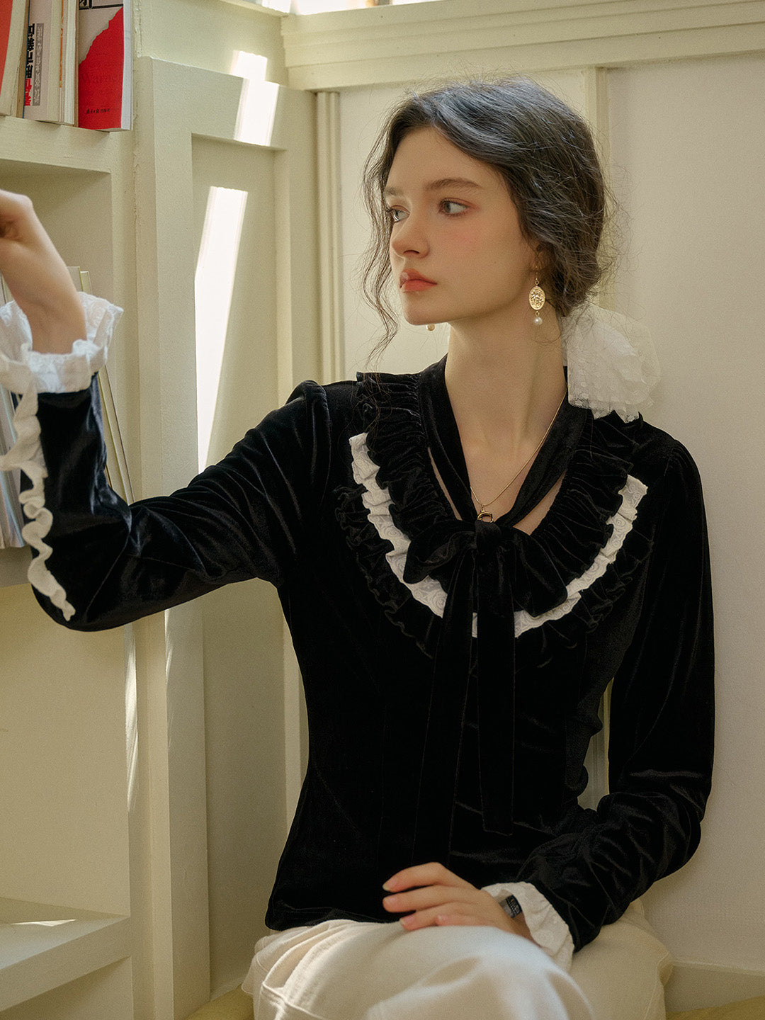 Zinnia 荷葉邊領撞色上衣