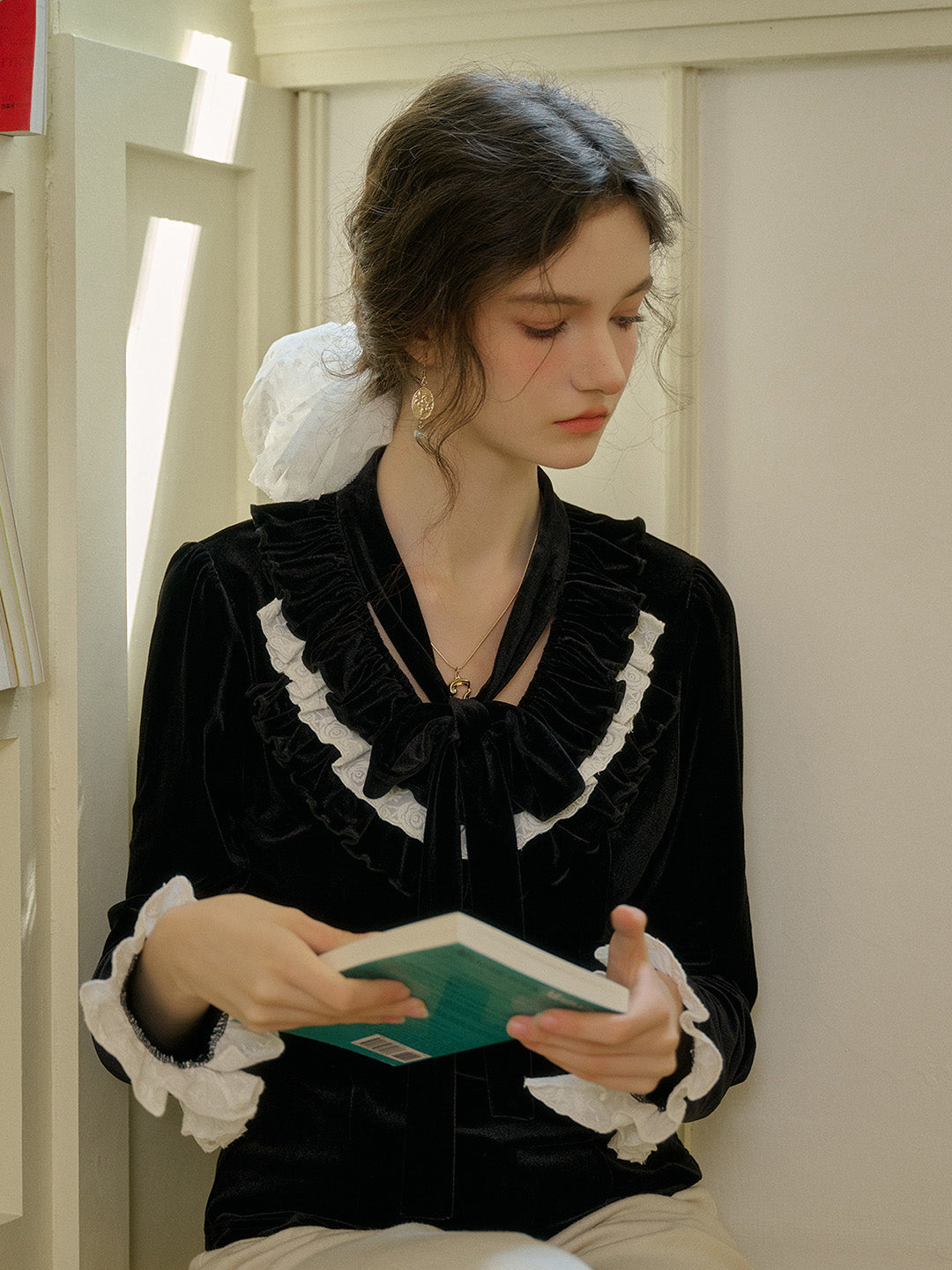 Zinnia 荷葉邊領撞色上衣