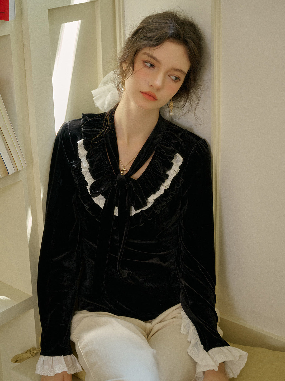 Zinnia 荷葉邊領撞色上衣