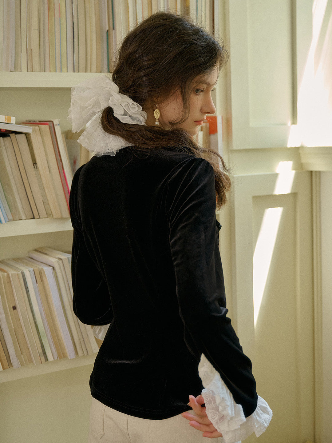 Zinnia 荷葉邊領撞色上衣