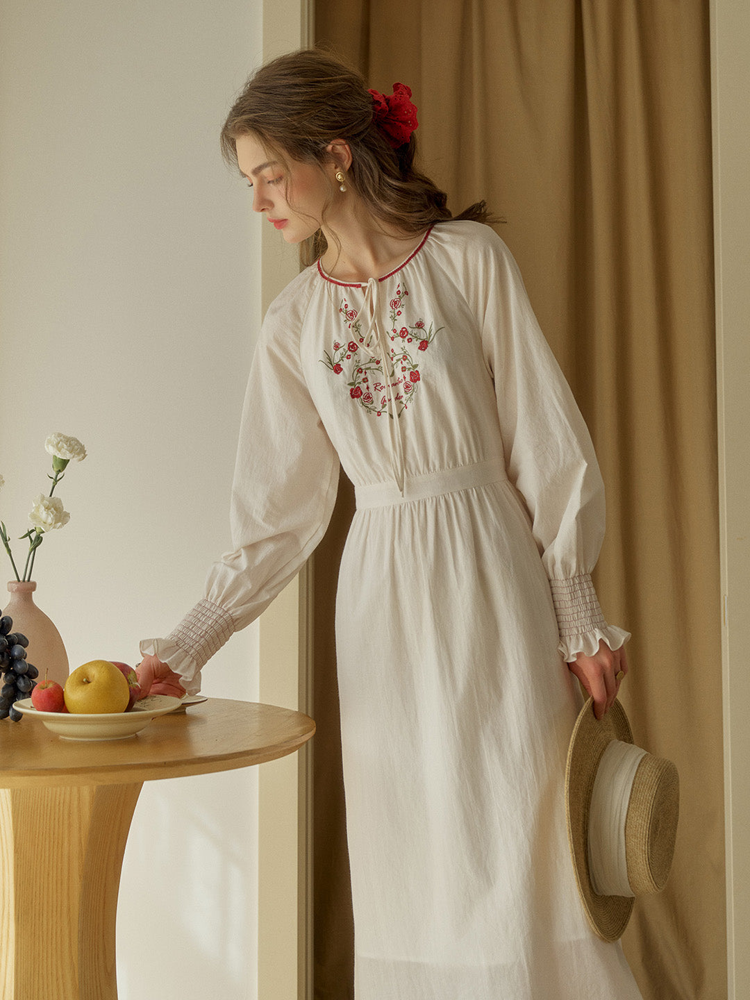 Zinnia 圓領玫瑰刺繡100% 棉洋裝