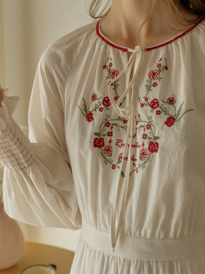 Zinnia 圓領玫瑰刺繡100% 棉洋裝