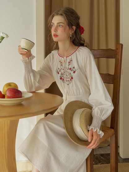 Zinnia 圓領玫瑰刺繡100% 棉洋裝