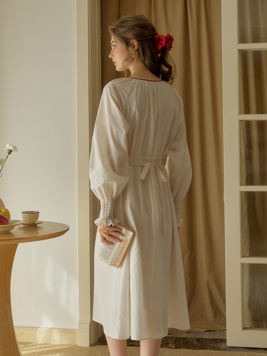 Zinnia 圓領玫瑰刺繡100% 棉洋裝