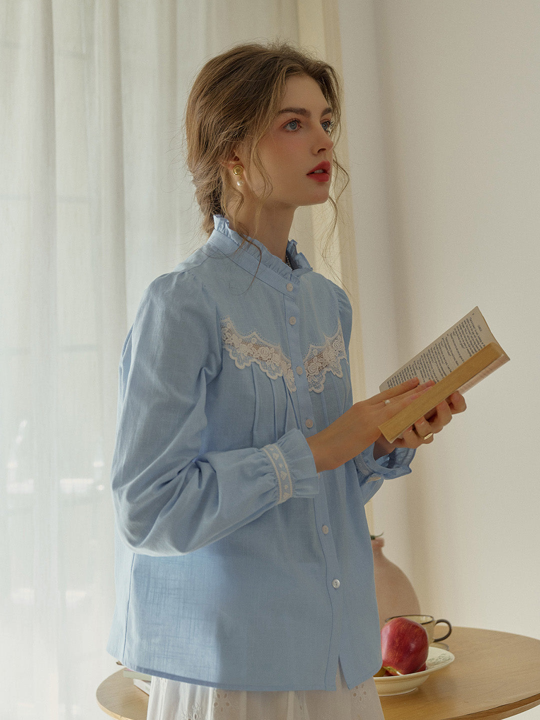 【Final Sale】Kitty Wavy Stand Collar Lace Blouse - Blue