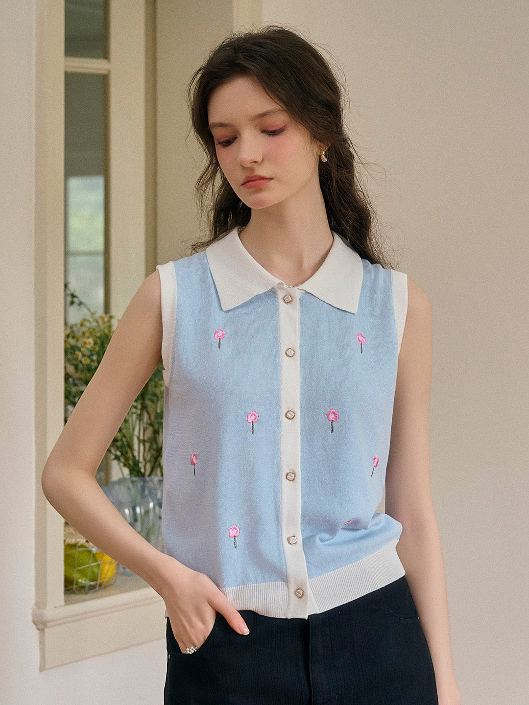 Savannah 圓領刺綉針織背心
