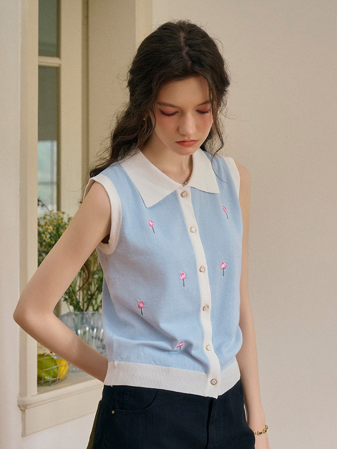 Savannah 圓領刺綉針織背心