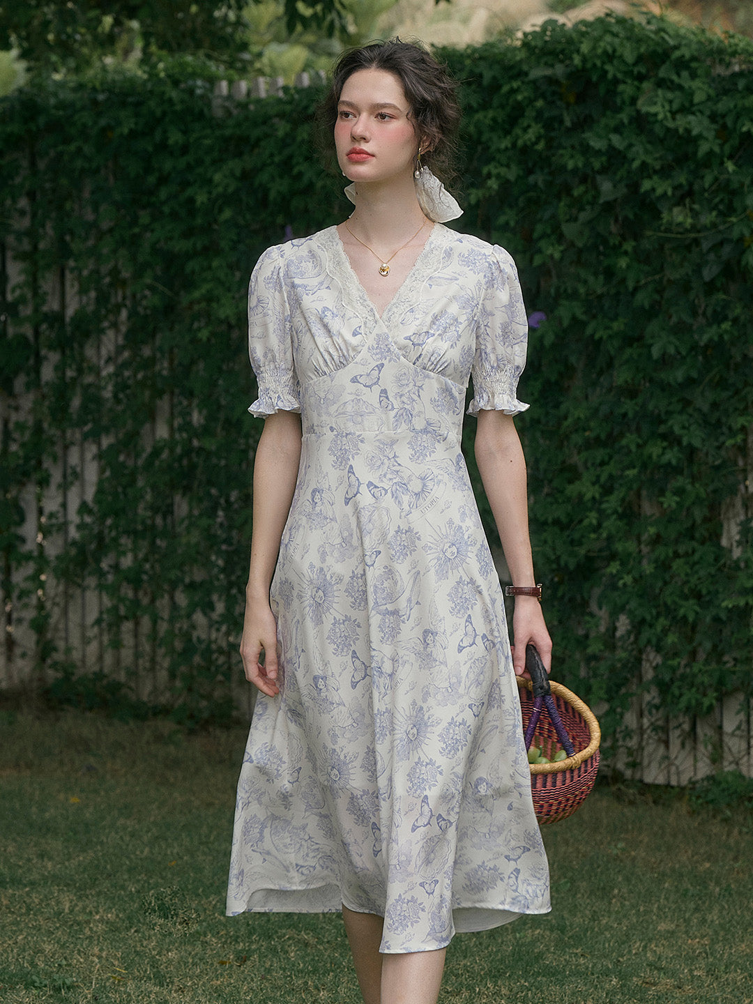 【Final Sale】Stormi Charming V-neck Lace Trimmed Floral Print Dress - Blue
