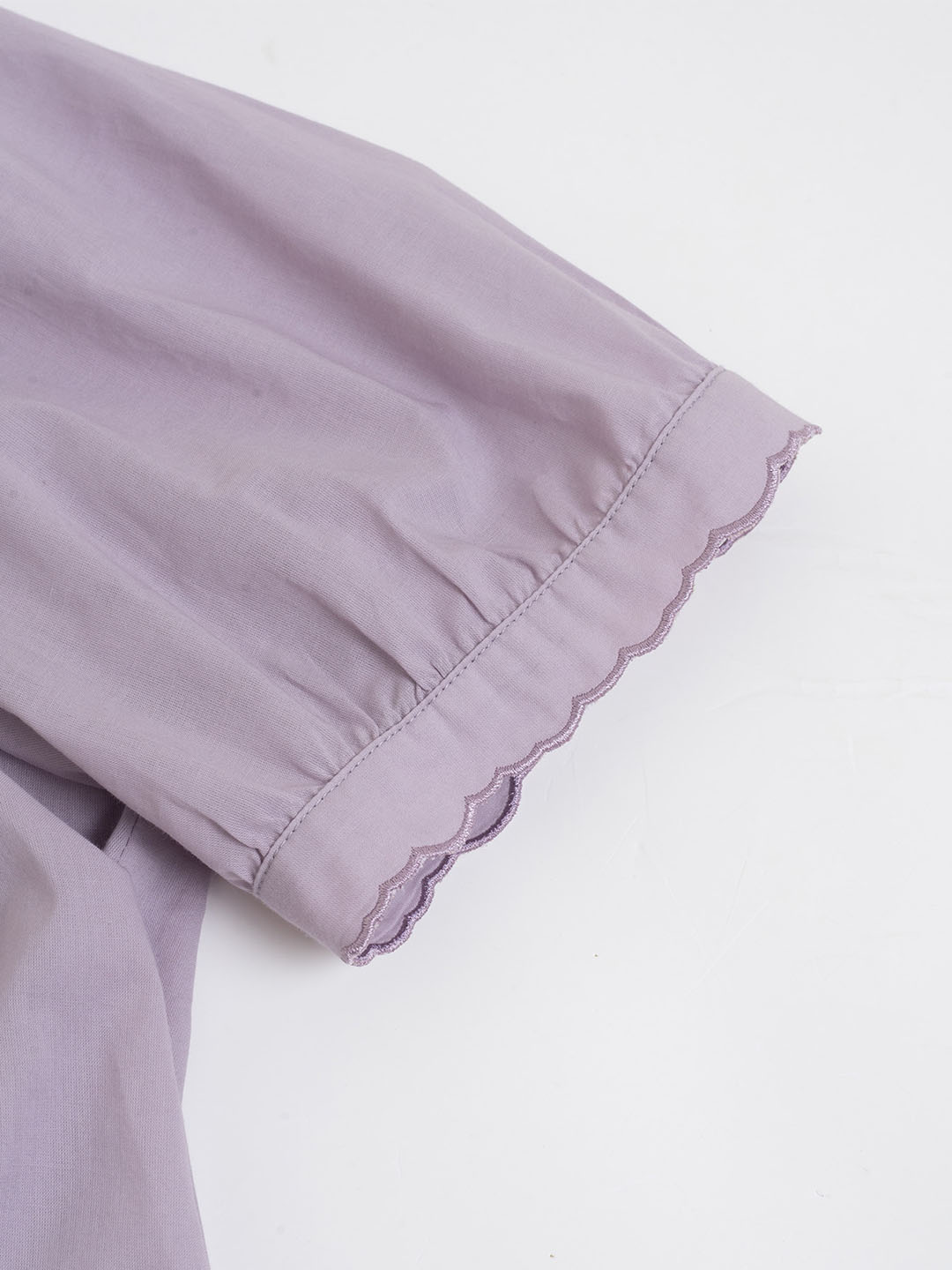 Gracie 圓領刺繡加大碼襯衫