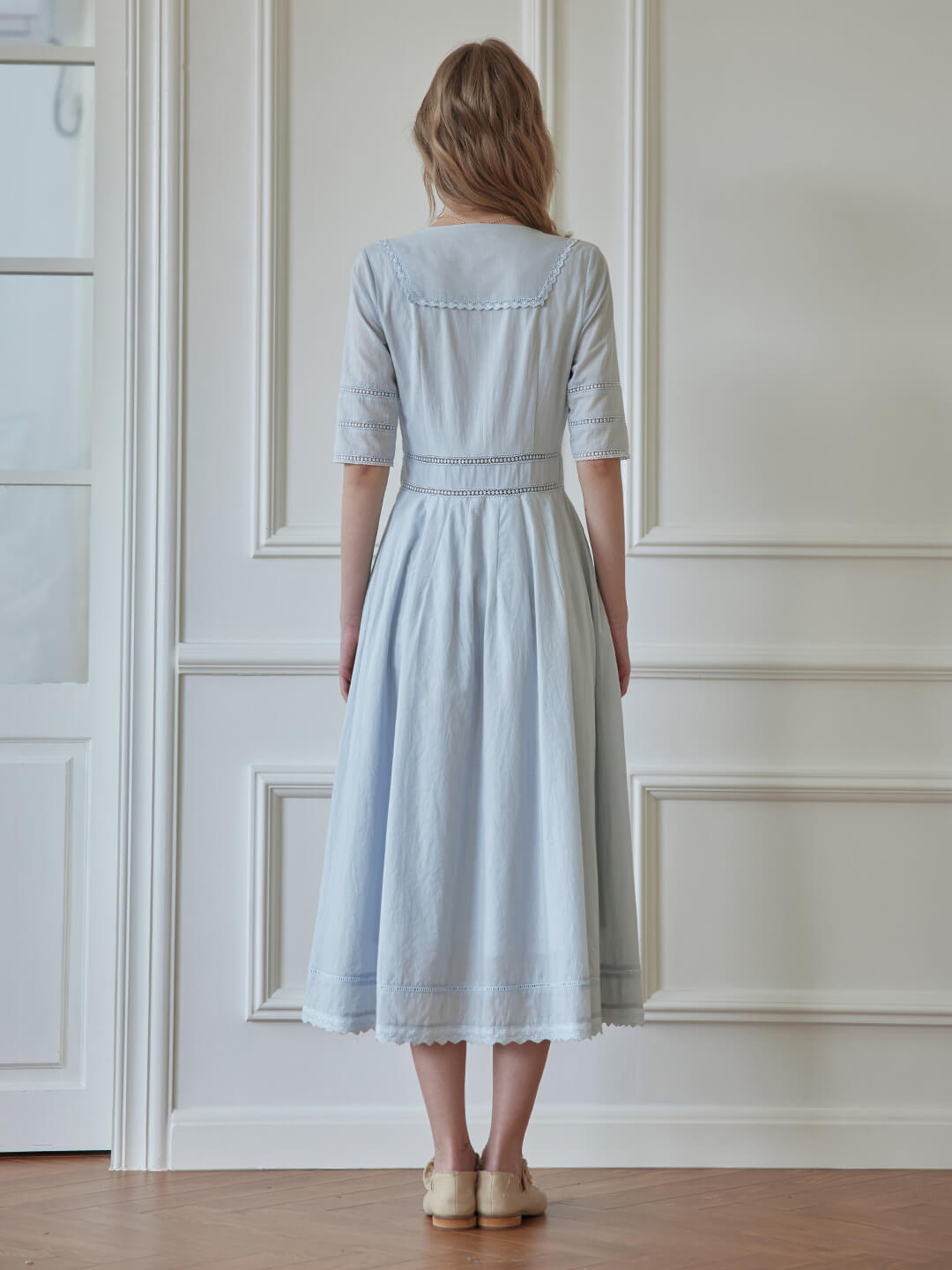 Fiona 淺藍色法式復古V領收腰連身裙/SIMPLE RETRO