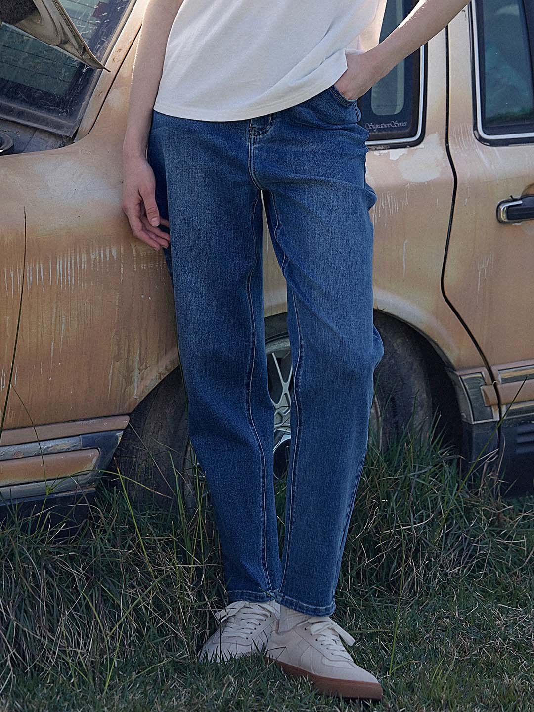 Emberly Light Wash Cotton Carrot Jeans