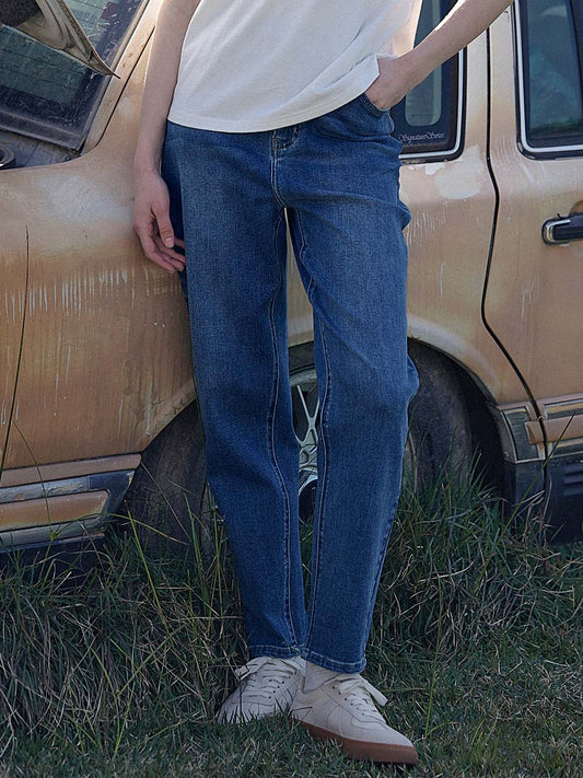 Emberly Light Wash Cotton Carrot Jeans