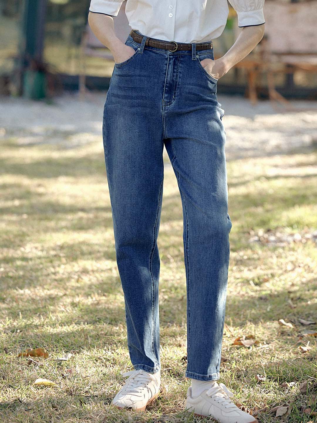 Emberly Light Wash Cotton Carrot Jeans