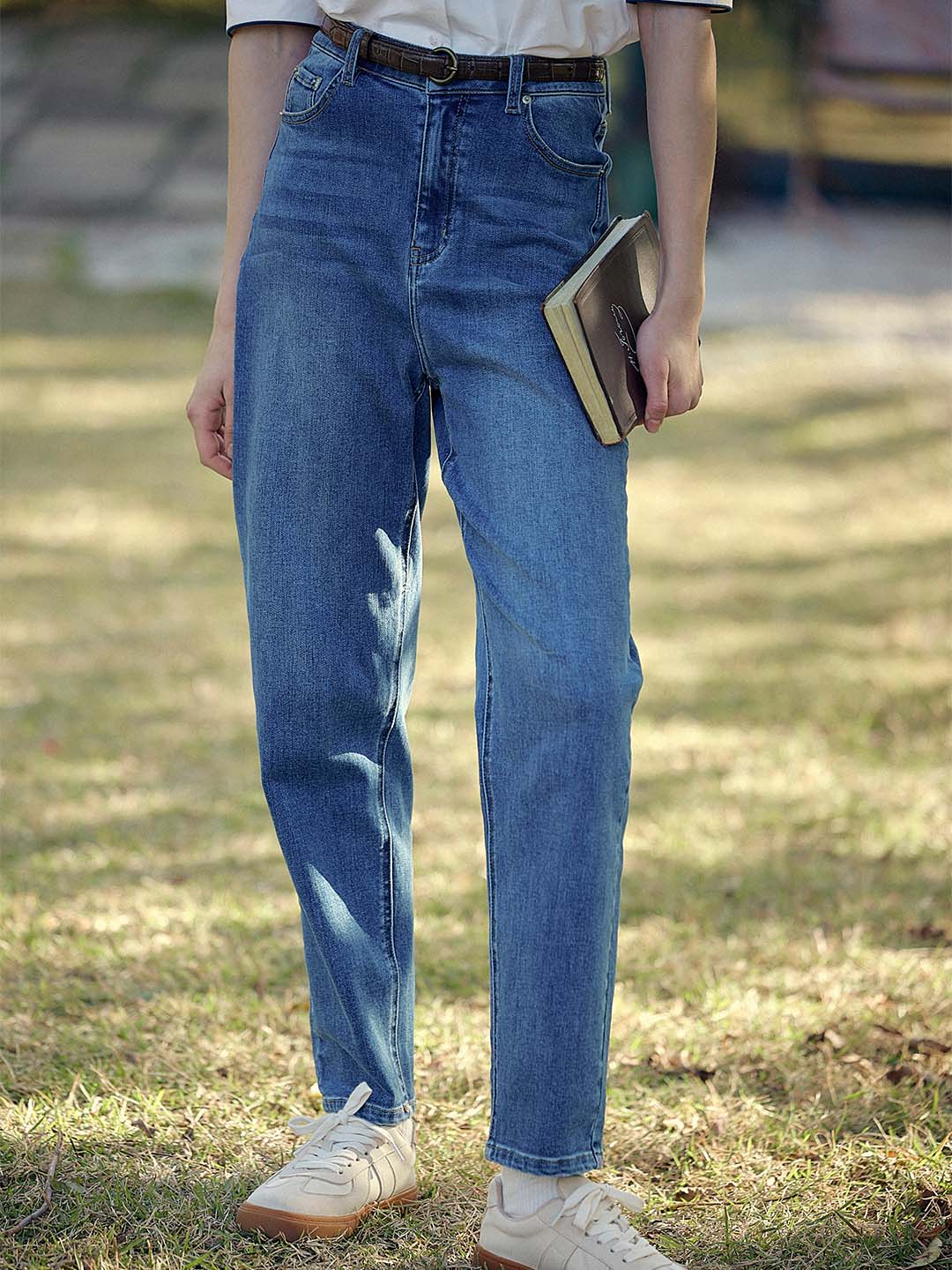 Emberly Light Wash Cotton Carrot Jeans