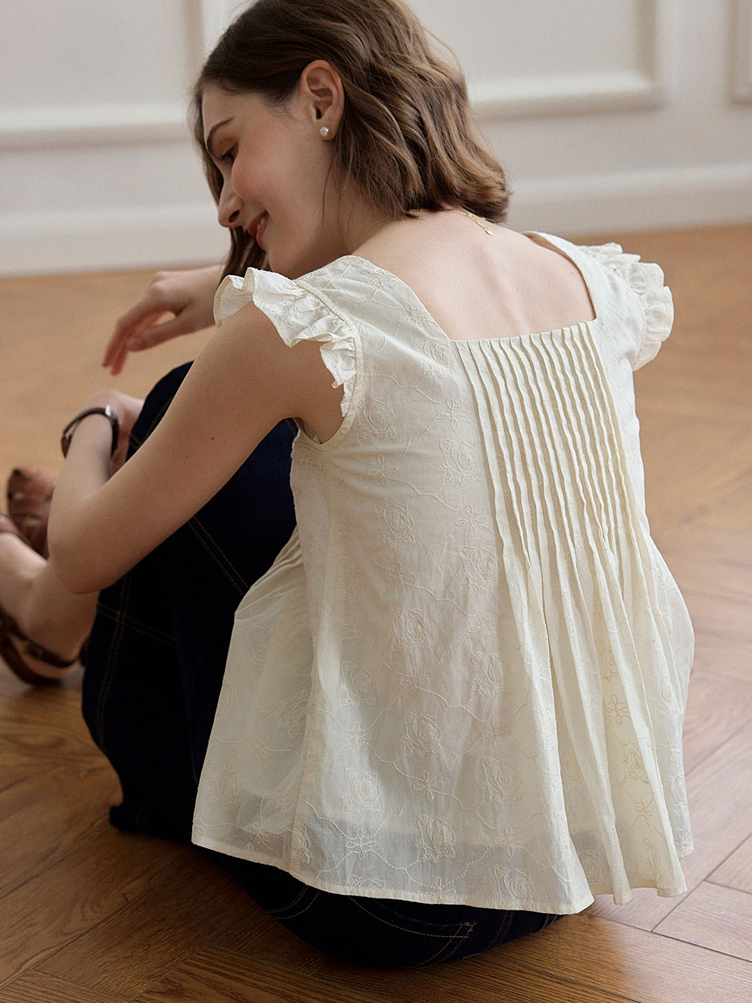Louise 玫瑰刺繡小飛袖背心