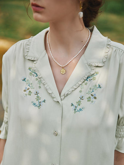 Simple Retro-Alicia白色V領彩色刺繡泡泡袖襯衫