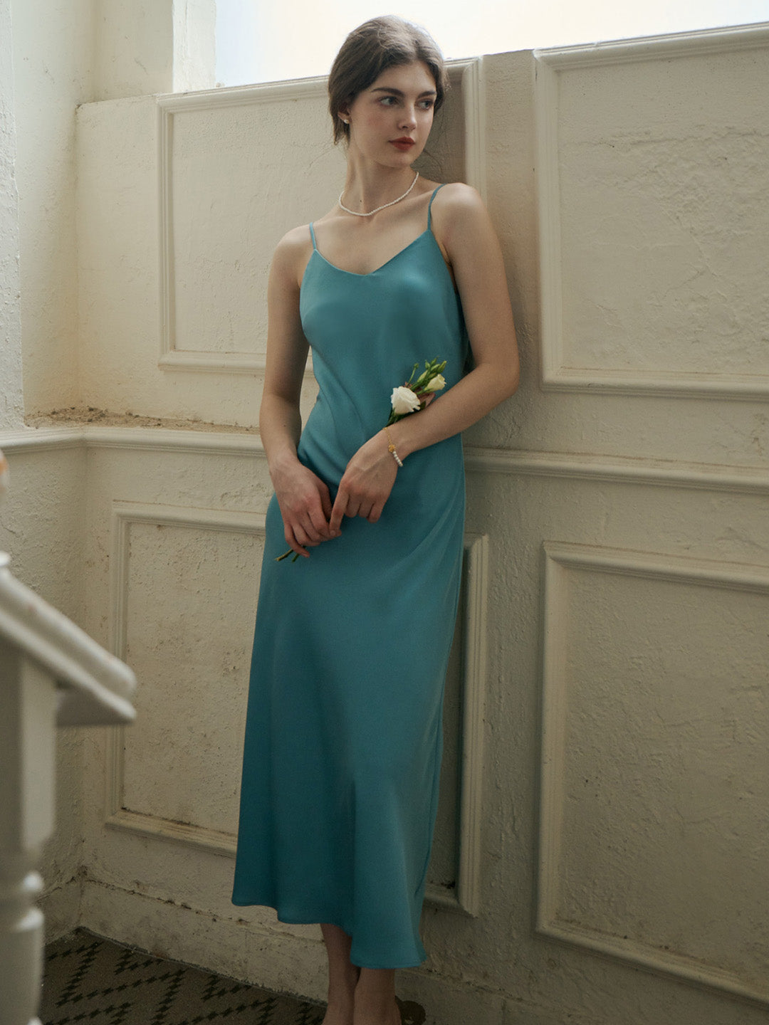 Gwen 復古優雅法式V領吊帶藍色連衣裙