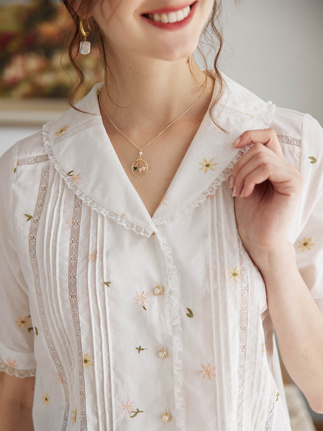 Erin 純棉V領刺繡襯衫