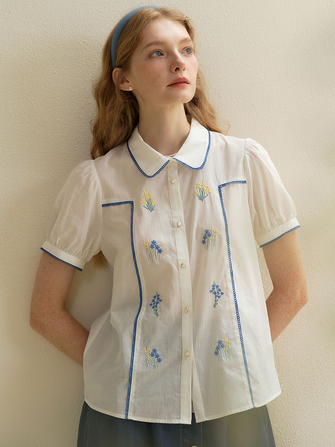 Artemis 花卉刺繡泡泡袖撞色拼接襯衫